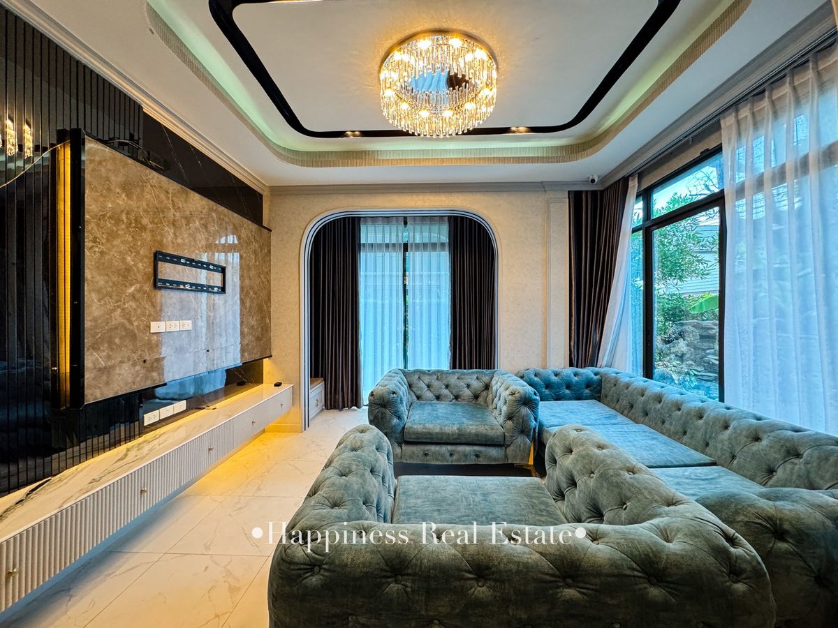 สวย ตกแต่งสไตล์ Modern Luxury มีพื้นที่สวนข้างบ้าน