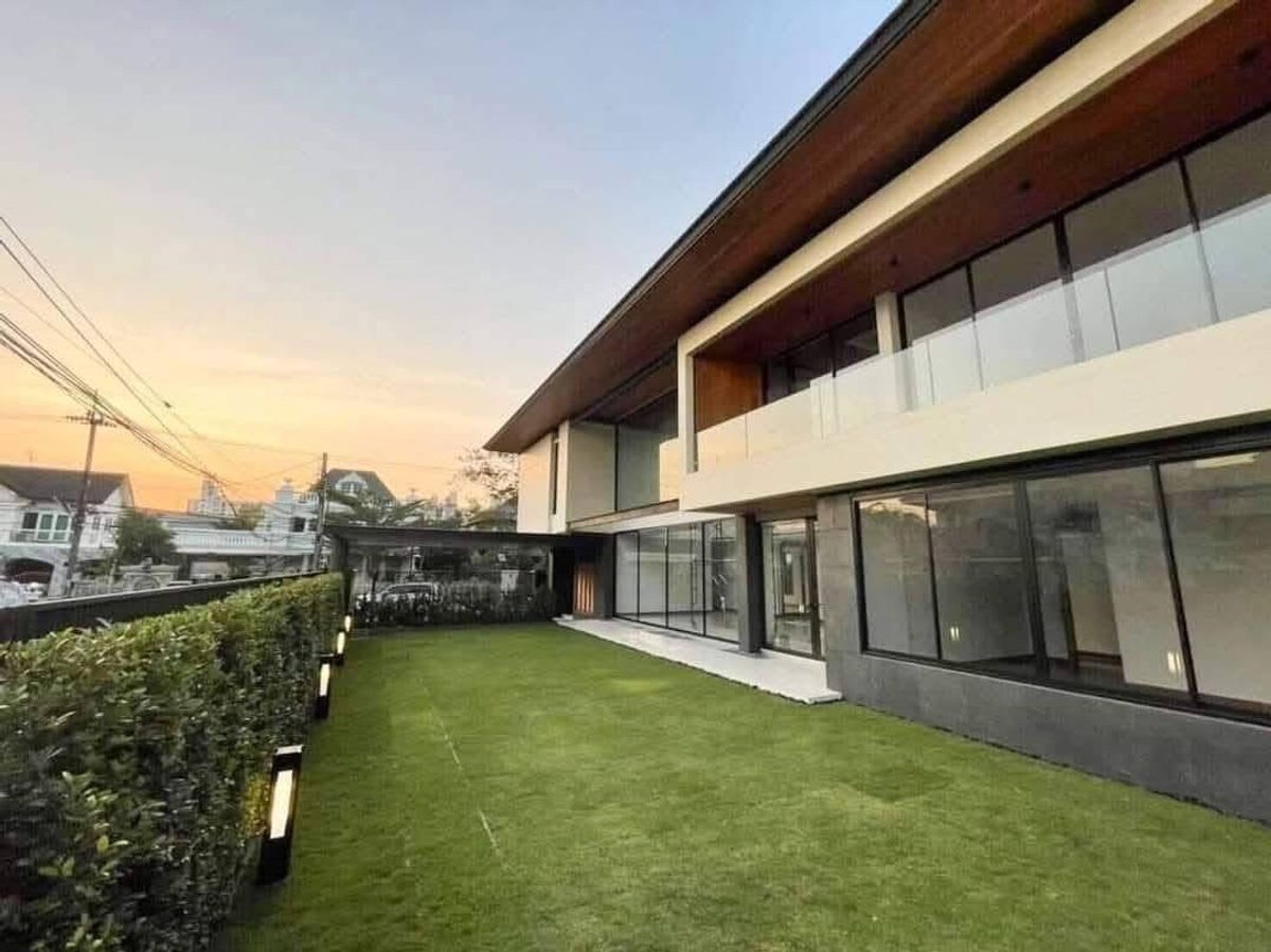 ✨[For Rent&Sale] บ้านเดี่ยวหรู พร้อมพื้นที่สนามหญ้าขนาดใหญ่ #บางนากม5