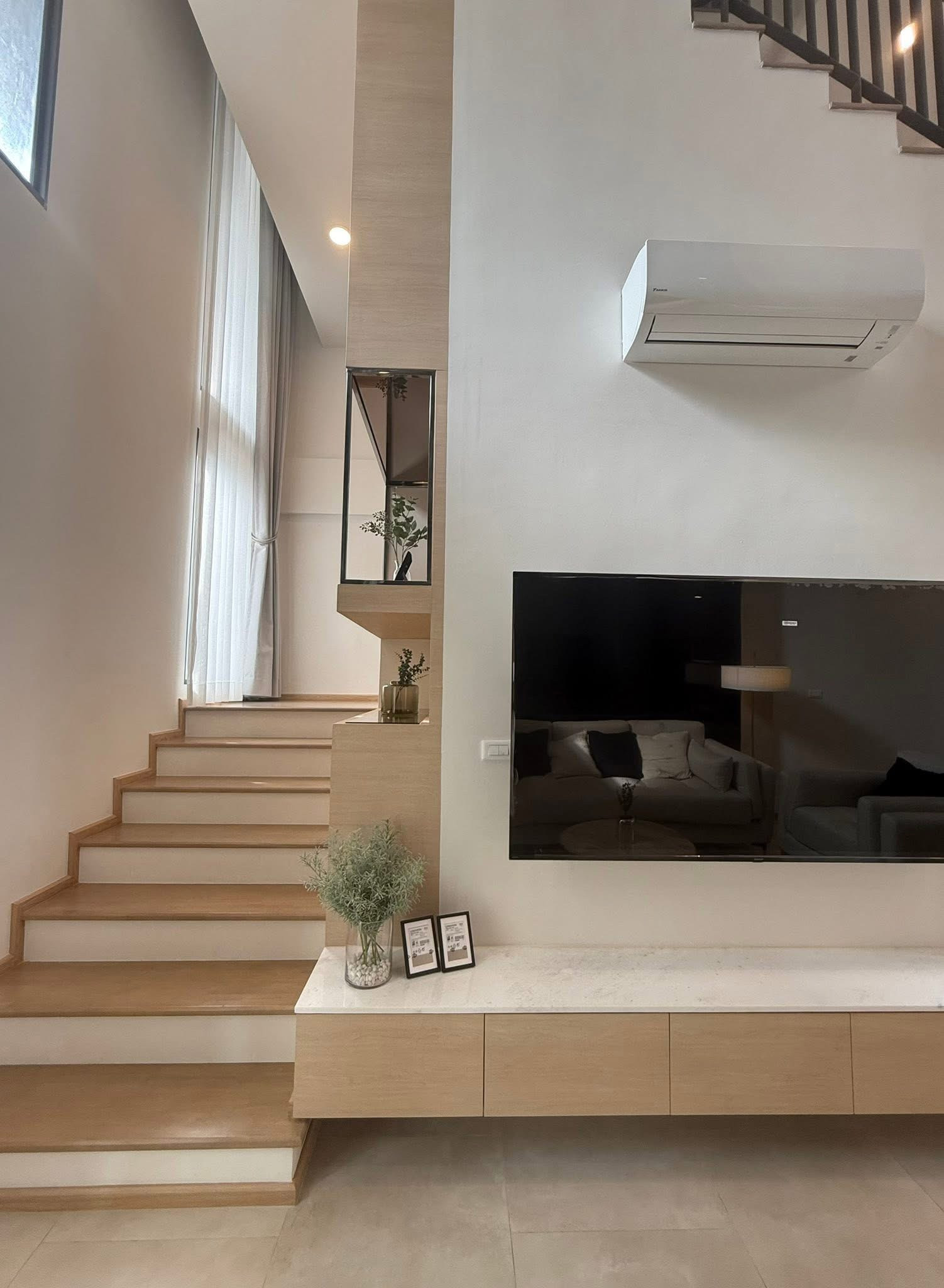 ✨🏡 ทาวน์โฮมหรู 3.5 ชั้น สไตล์ Modern Luxury พร้อม Double Volume สูงโปร่ง