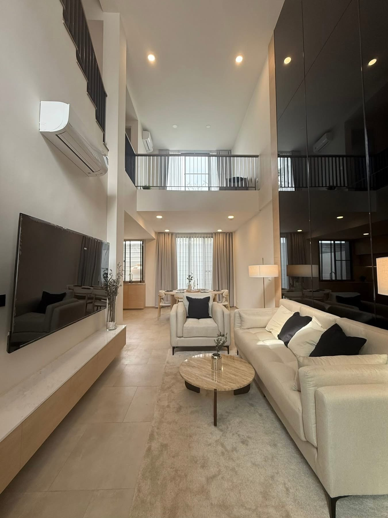 ✨🏡 ทาวน์โฮมหรู 3.5 ชั้น สไตล์ Modern Luxury พร้อม Double Volume สูงโปร่ง