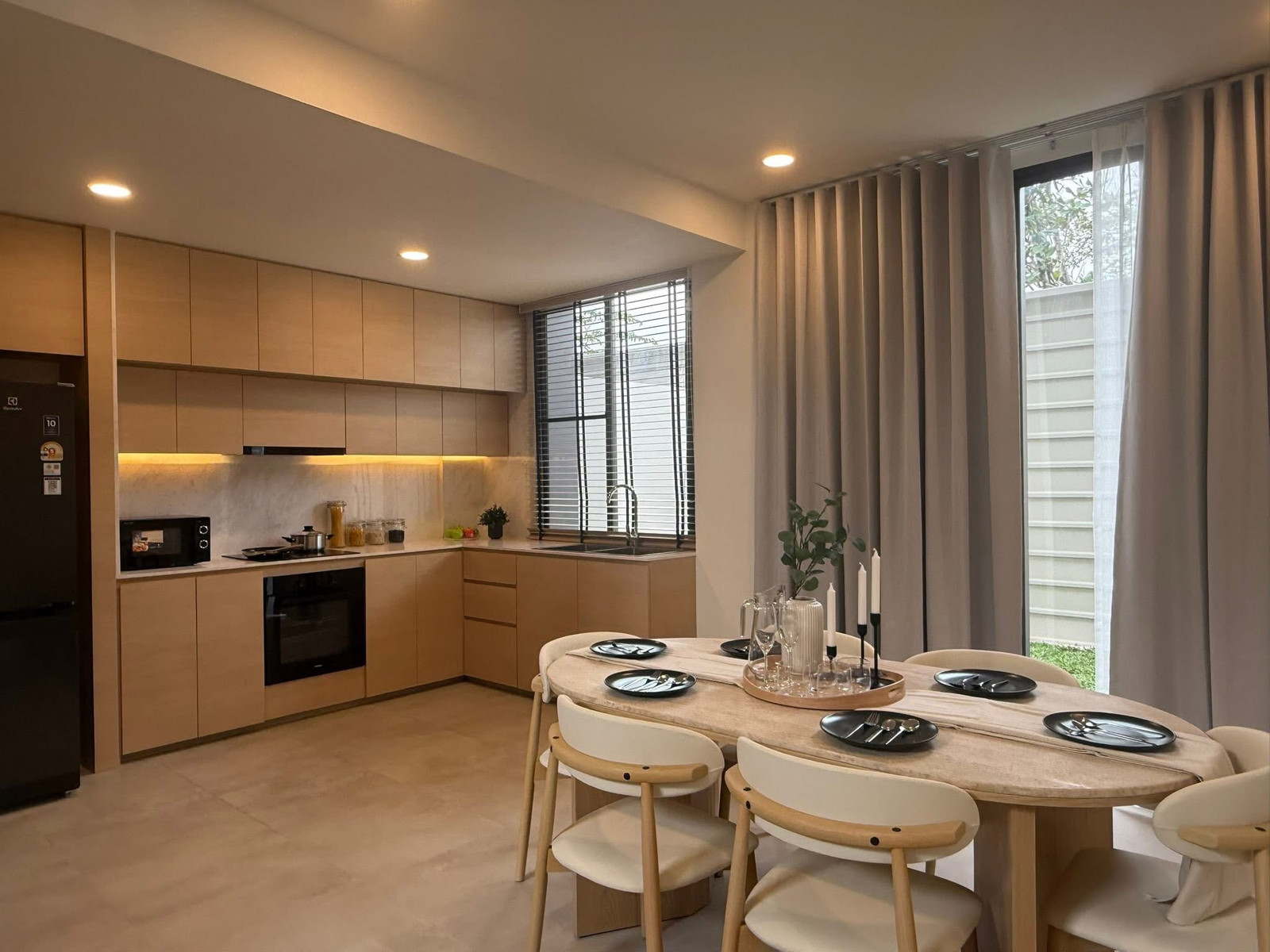 ✨🏡 ทาวน์โฮมหรู 3.5 ชั้น สไตล์ Modern Luxury พร้อม Double Volume สูงโปร่ง