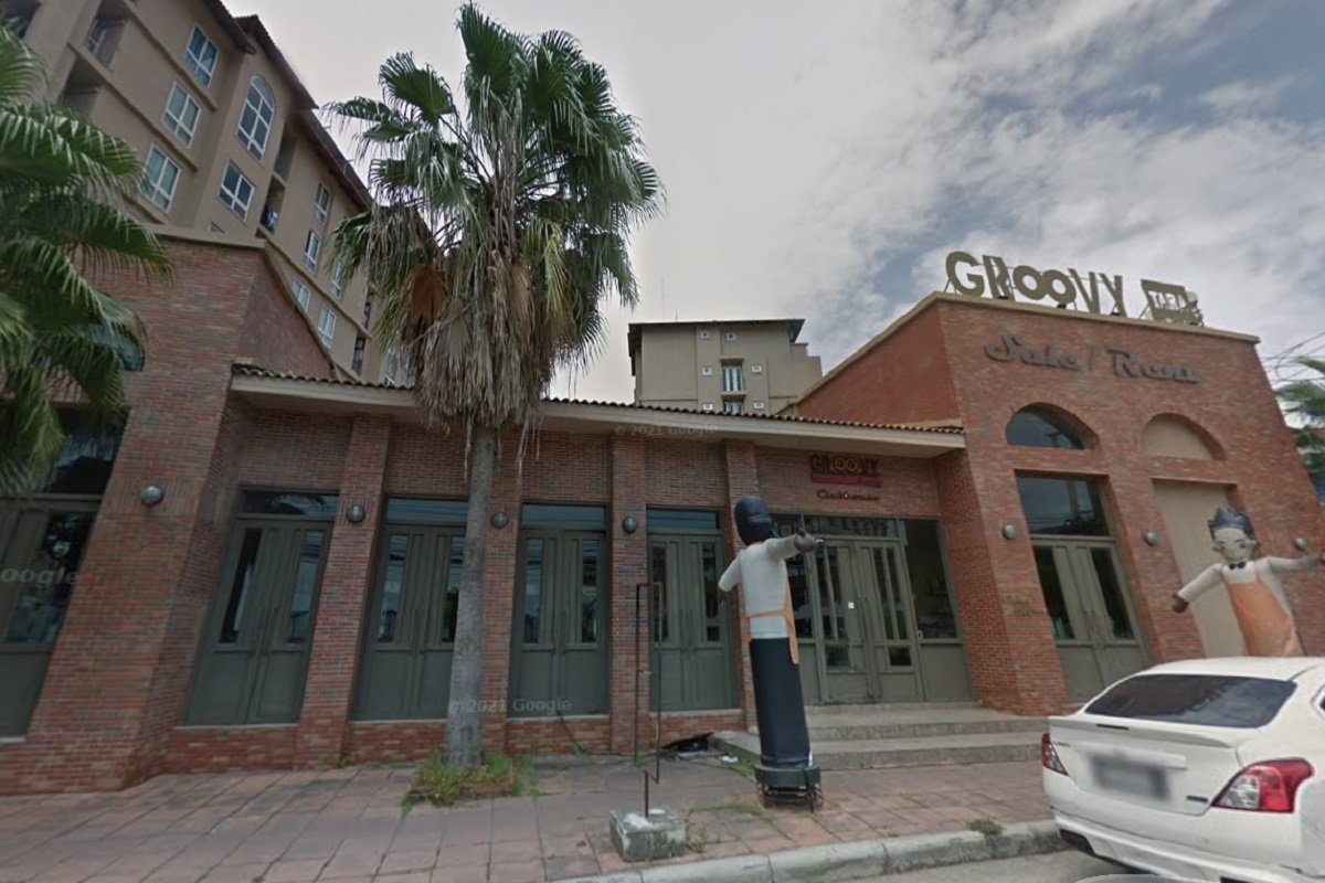 Condo-Groovy-Sriracha