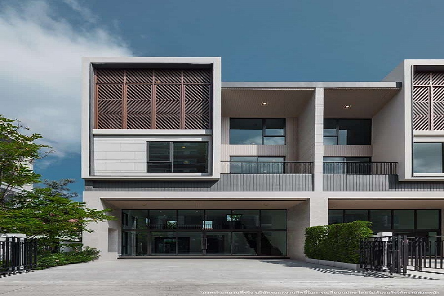 เฮดควอเทอร์ส-เอกมัย-ลาดพร้าว