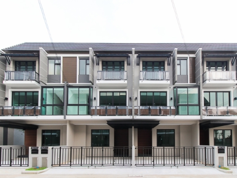 Areeya-Mandarina-Ekamai-Ramintra