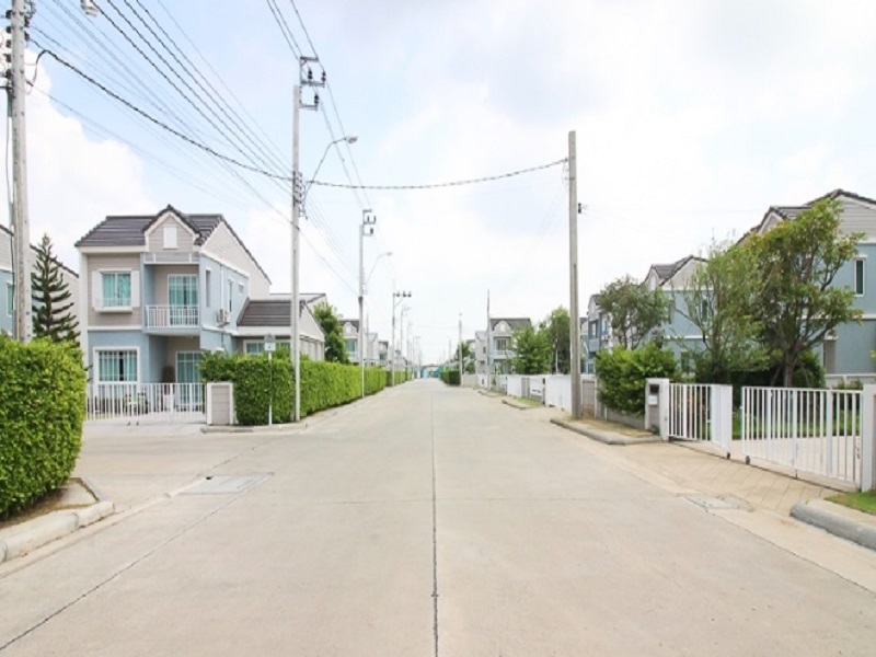 The-Village-Hathairat-Wongwaen