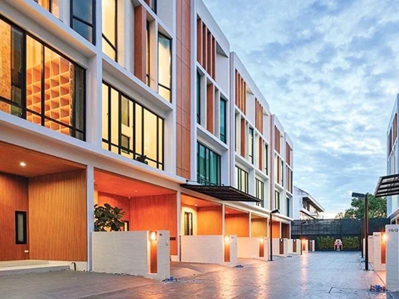 The-Author-Ratchada-32