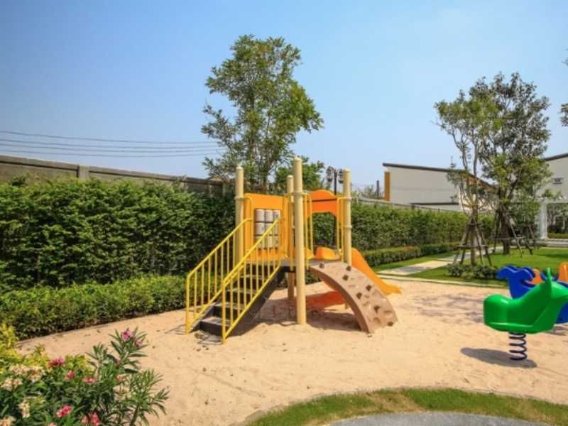 Golden-Town-Chalermprakiat-Suan-Luang