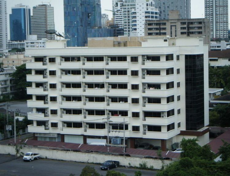 พรีเมียร์-ทองหล่อ