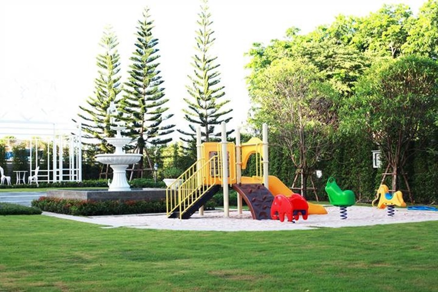 Golden-Town-Charoenmuang-Superhighway